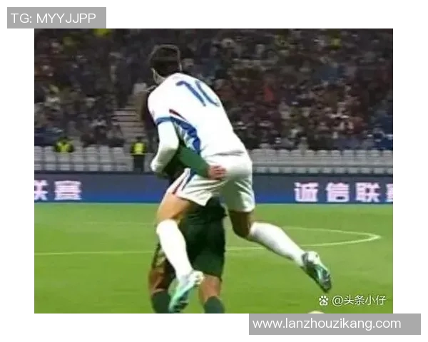 足球视频裁判技术革新助力比赛公平性提升与争议判罚解决新思路